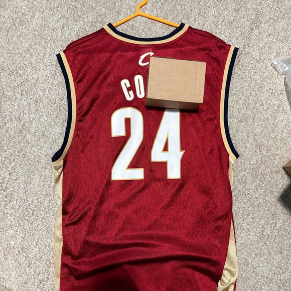 NBA Jersey l- Cleveland Cavalier Reebok Official NBA (Men’s: Large) - Picture 3 of 5
